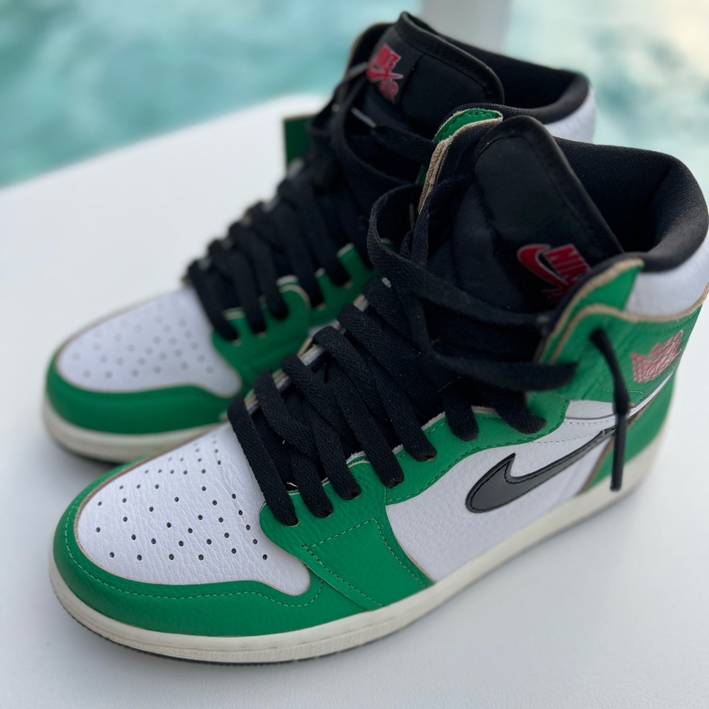 Jordan 1 Retro High
Lucky Green (Women's)
